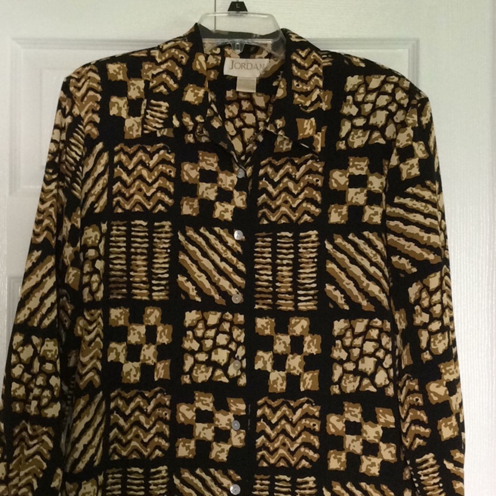 Really nice button down - Picture 2 of 8